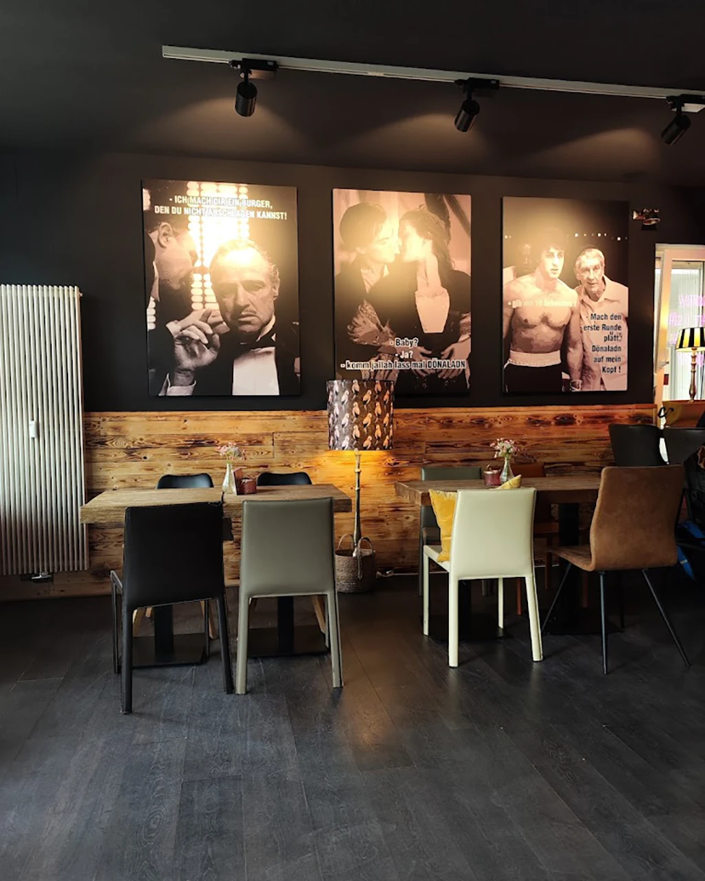 Dönaladn Sitzplätze von innen